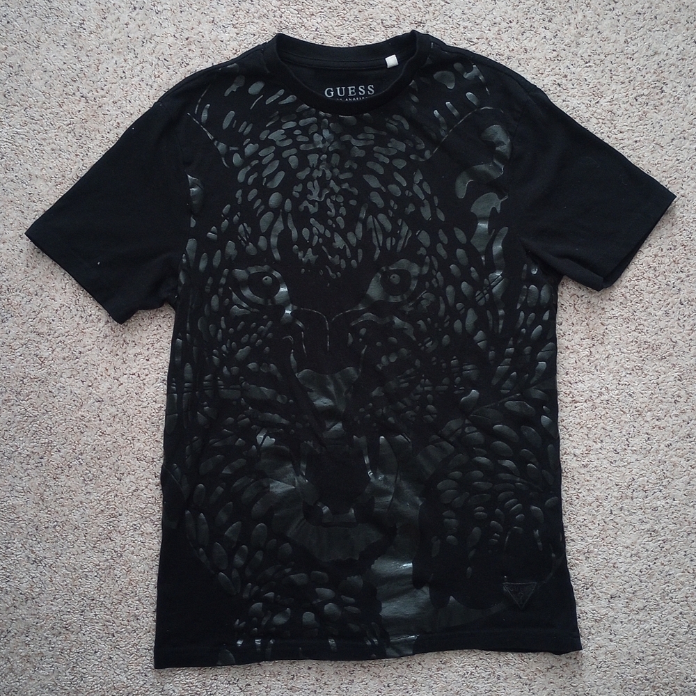 ✨5 For $20- Guess Jaguar Graphic Shirt
